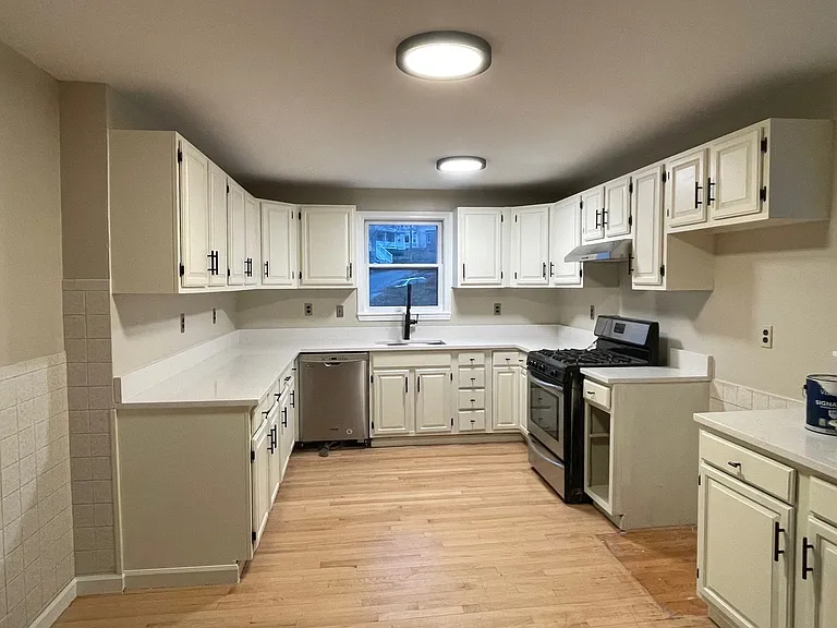 373 Pleasant St — Photo 14