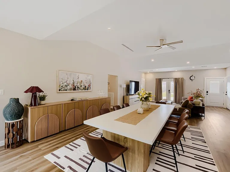 8815 Sharpview Dr — Photo 5