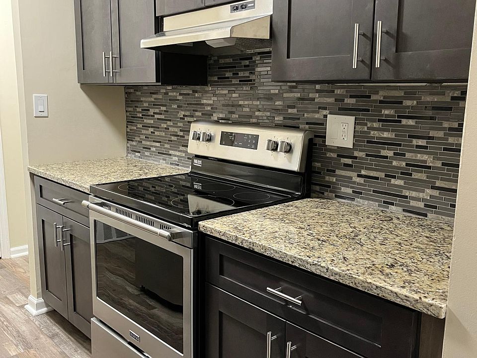 1st image of 14 Charleston Sq #41