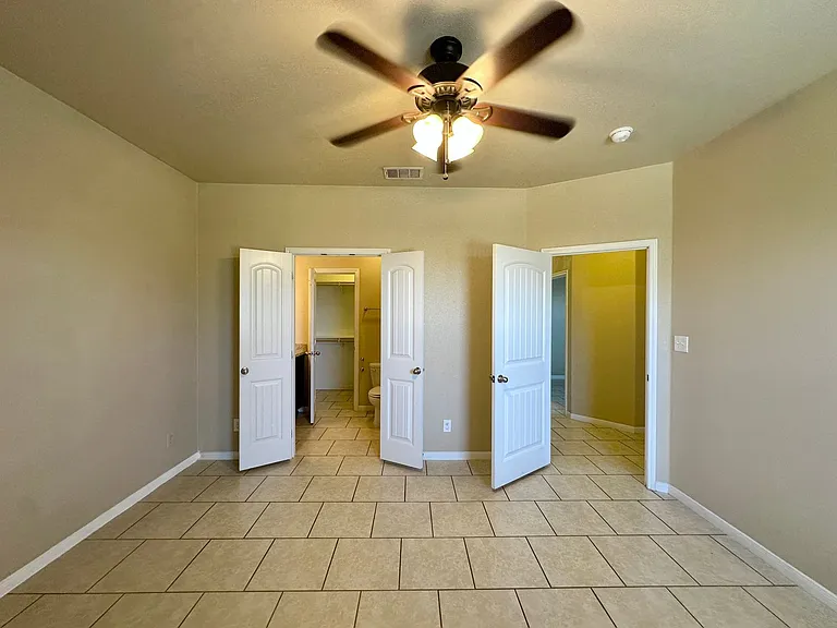 4601 Cambridge Dr — Photo 28