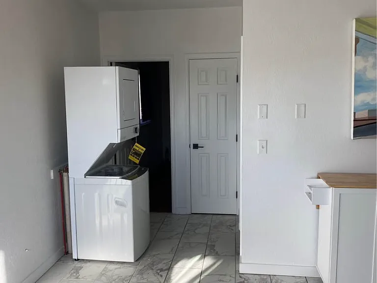 222 Hill St — Photo 7