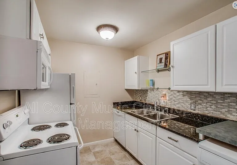 2134 Fairfax Ave #C13 — Photo 14