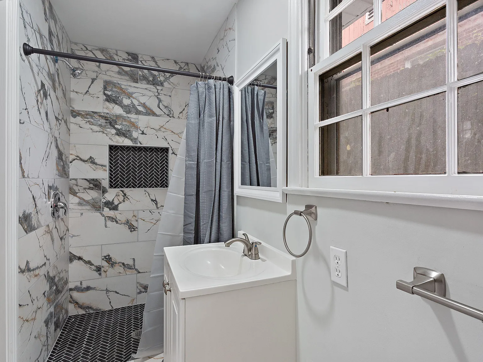 4 bed, 3.0 bath, 3136 sqft, $1,139 — Photo 4