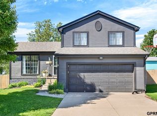 208 Hilton Head Dr, Papillion, NE 68133