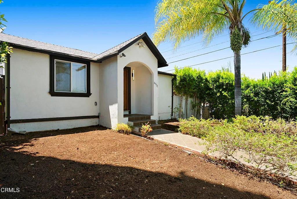 2 bed, 1.5 bath, 1323 sqft, $4,500 — Photo 3