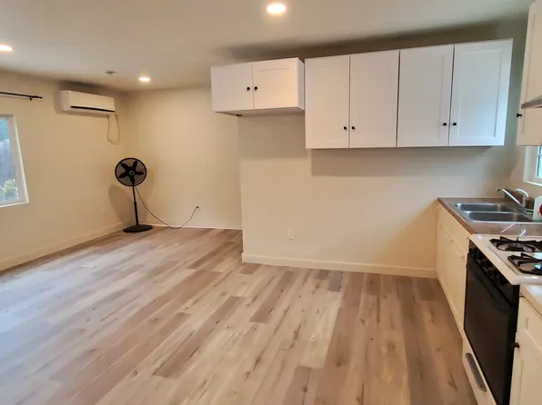 566 E Fernleaf Ave #B, Pomona, CA 91766