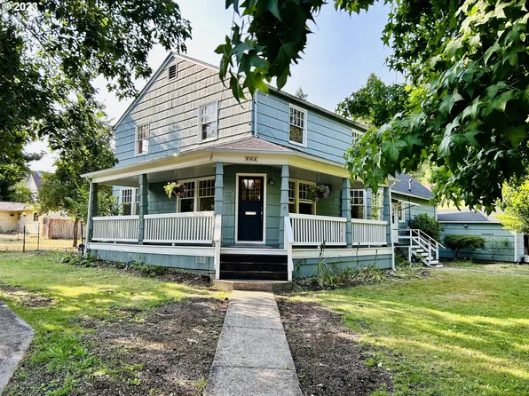 904 Chestnut Ave, Cottage Grove, OR 97424