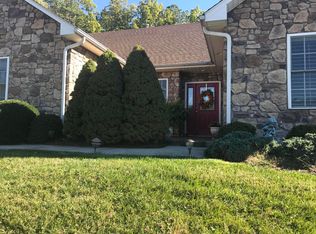 4015 Overlook Trail Dr, Roanoke, VA 24018