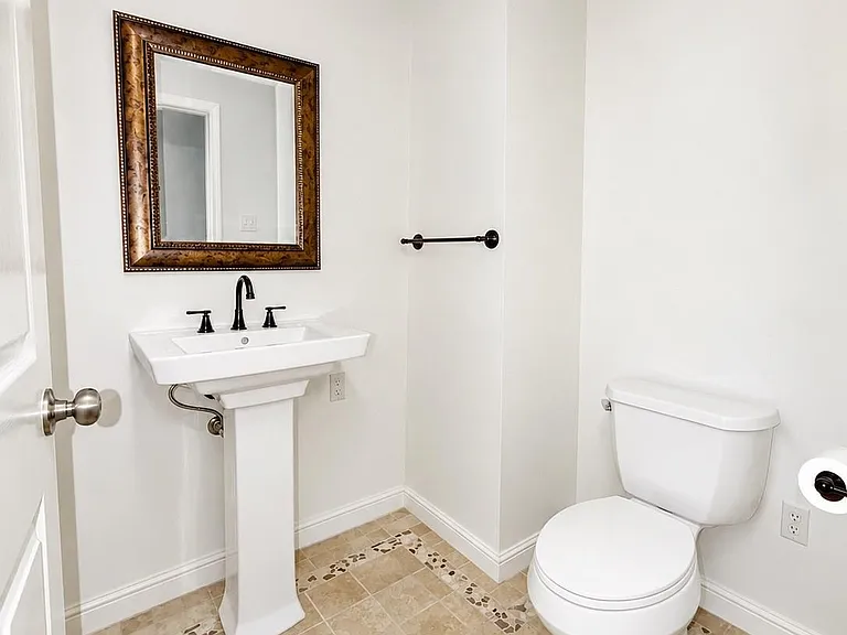 14011 Wickersham Ln — Photo 10