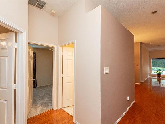5th image of 2724 Chatsworth Dr