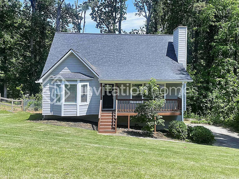 1136 Norfolk Dr NW — Photo 1
