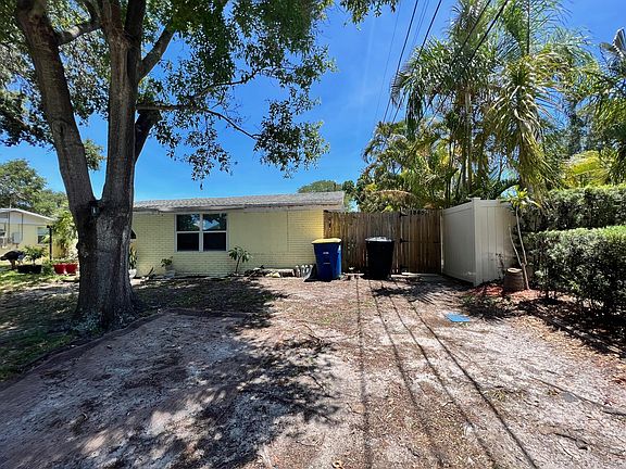 2nd image of 1845 Rainbow Dr #B