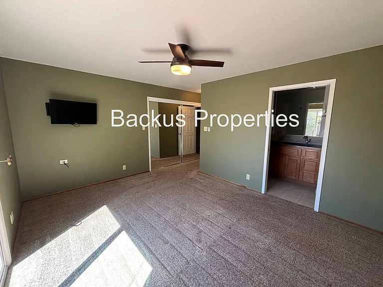 211 Chaucer Dr — Photo 18