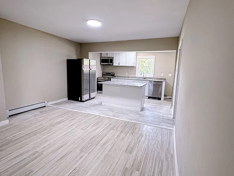181 Pine St #1 — Photo 6