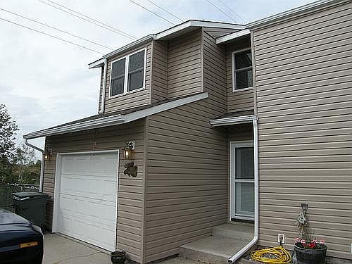 2nd image of 1910 Maple Cir