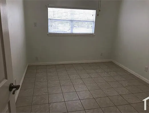 18002 Hollywell Dr — Photo 6