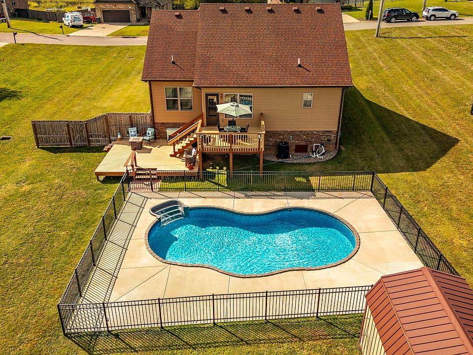 1st image of 135 Irish Oaks Dr