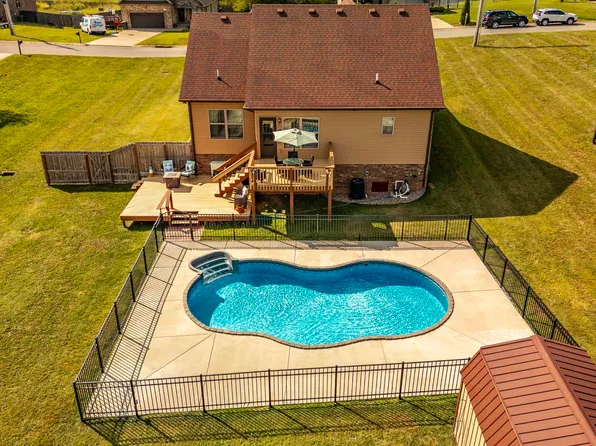 135 Irish Oaks Dr, Portland, TN 37148
