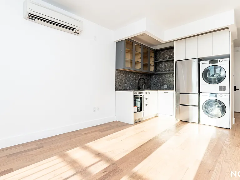 228 N 7th St #401 — Photo 6
