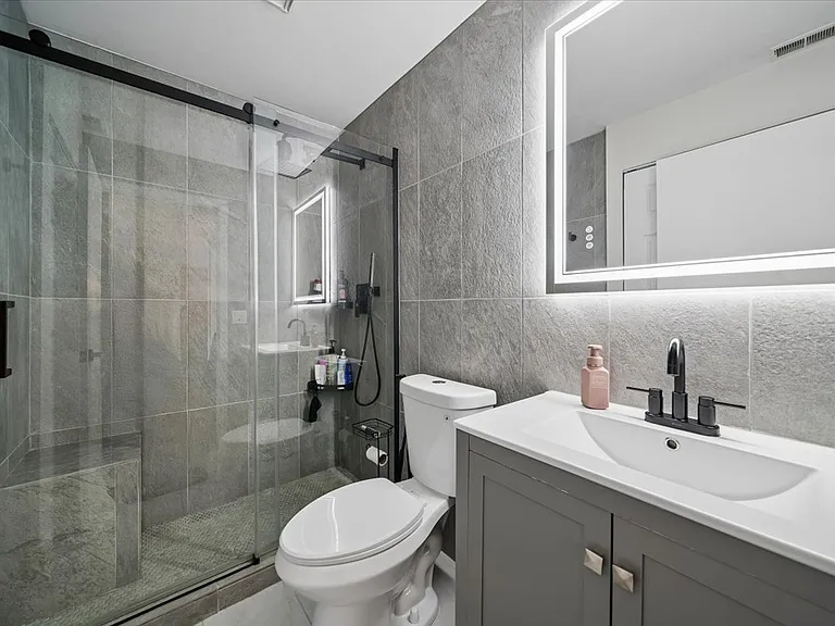 6010 Oakwood Dr #3G — Photo 10