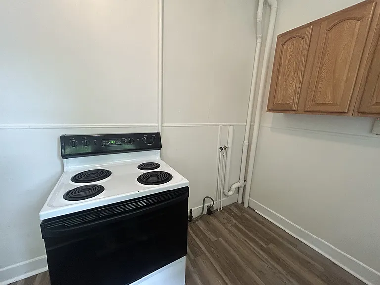 419 Church St #1B — Photo 2