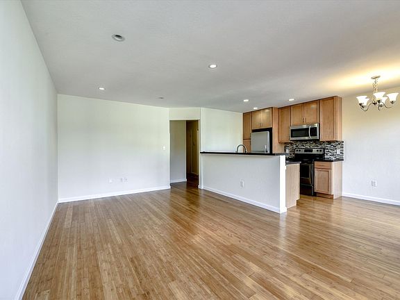 4th image of 121 Day St APT 102