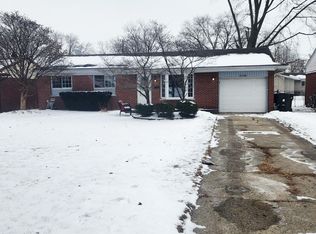 39400 Roslyn Dr, Sterling Heights, MI 48313