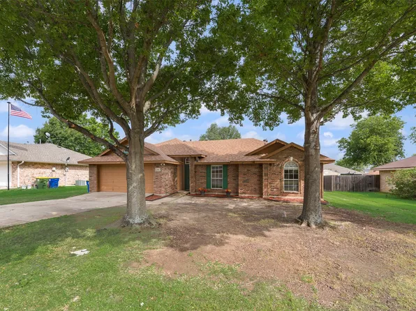 302 Newfield St, Venus, TX 76084