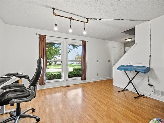 5th image of 5624 Chesterview Dr