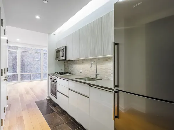 1050 6th Ave #3C, New York, NY 10018
