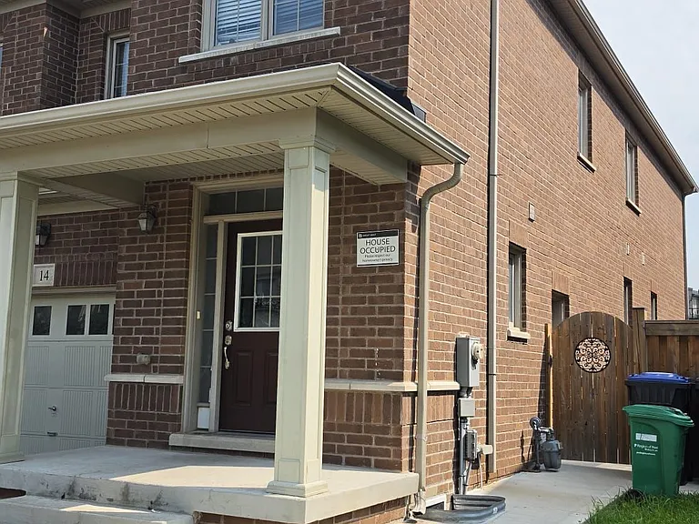 14 Lady Evelyn Cres #BASEMENT — Photo 6