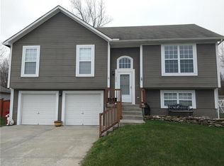 303 Lela Ln, Buckner, MO 64016