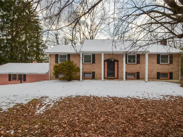 5792 Shady Ln, Bath, PA 18014