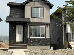 426 W River Ave, Cochrane, AB T4C2C1