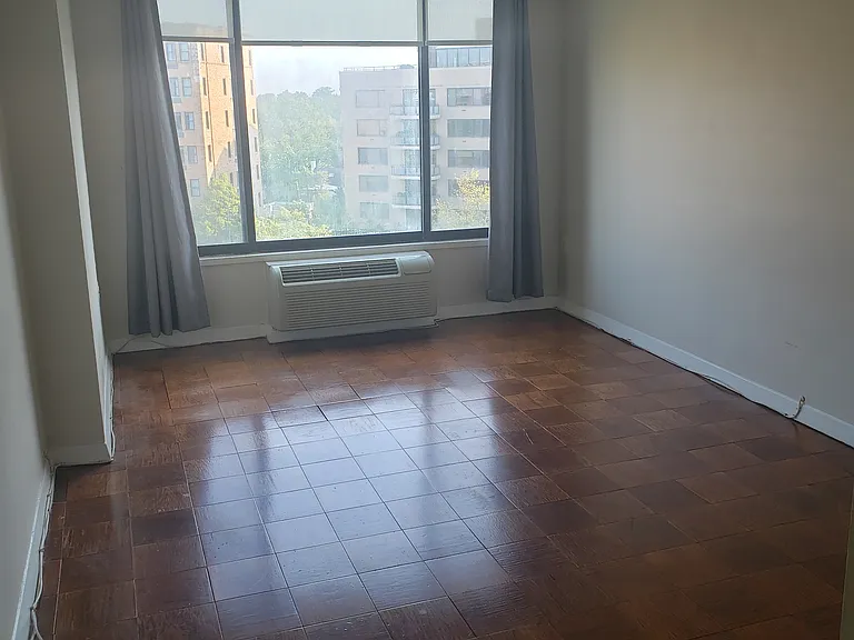 2501 Calvert St NW #810 — Photo 3