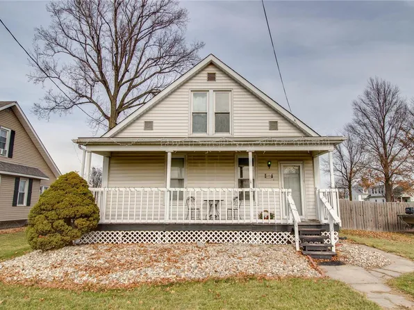 203 W Vine St, Brighton, IL 62012