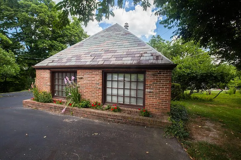 Building Photo - 5910 Cherokee Dr #CARRIAGE HOUSE