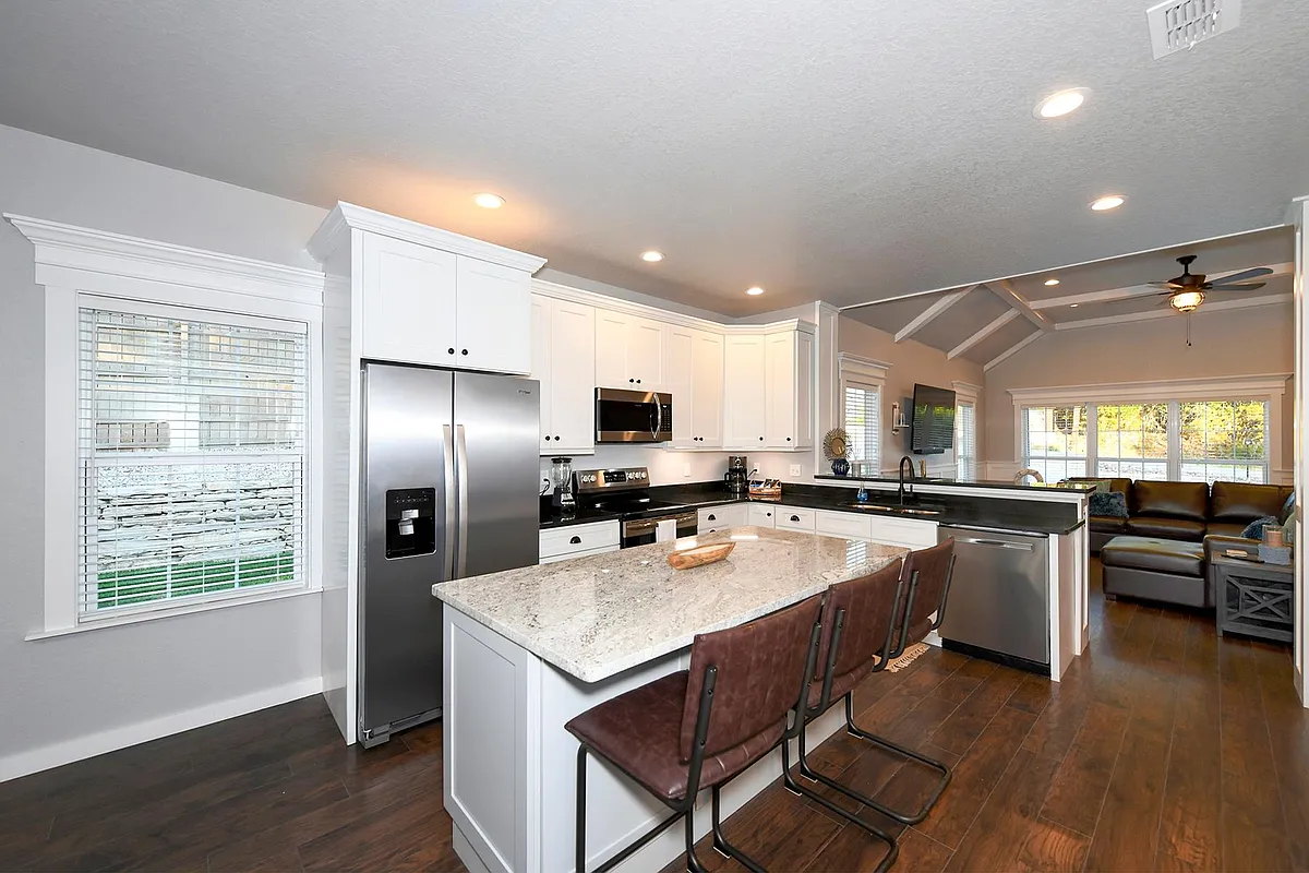Building Photo - 1135 Fairway Dr