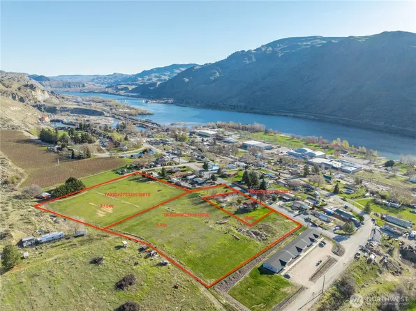 123 Chelan Falls, Chelan Falls, WA 98817