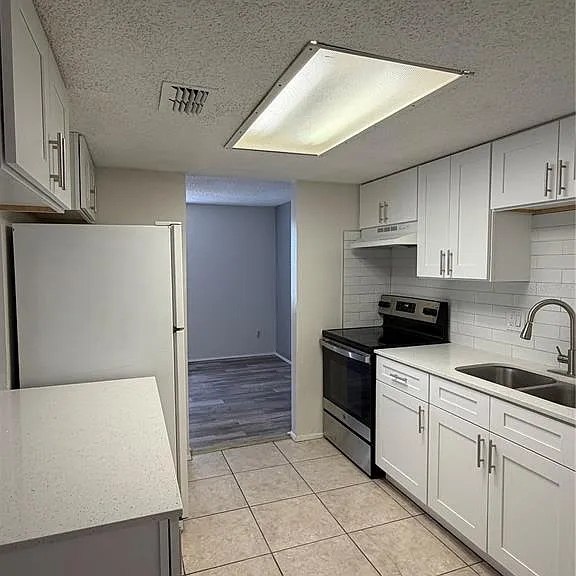 4911 Silver Oaks Vlg #F — Photo 24