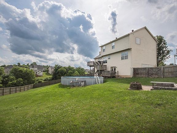3rd image of 829 Aster Ct