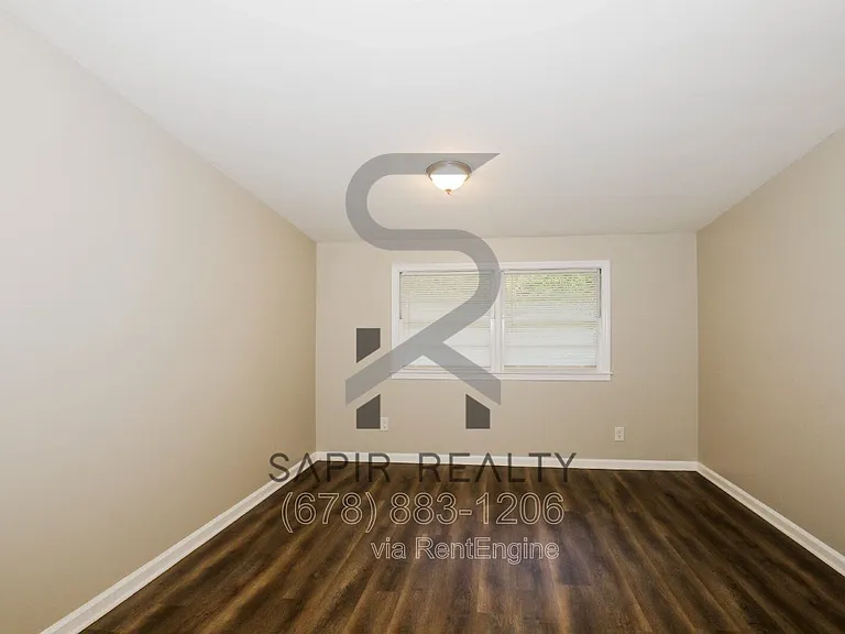 1055 Pine St NE — Photo 10