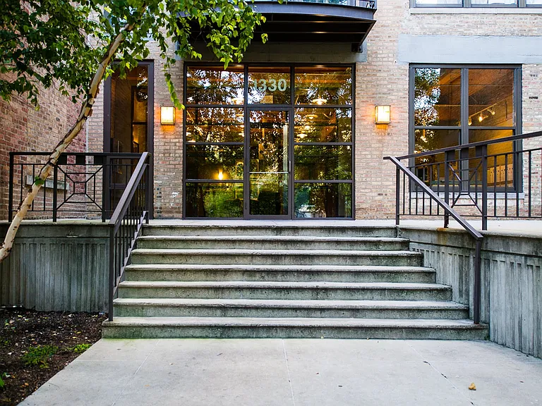 1330 W Monroe St #204 — Photo 43