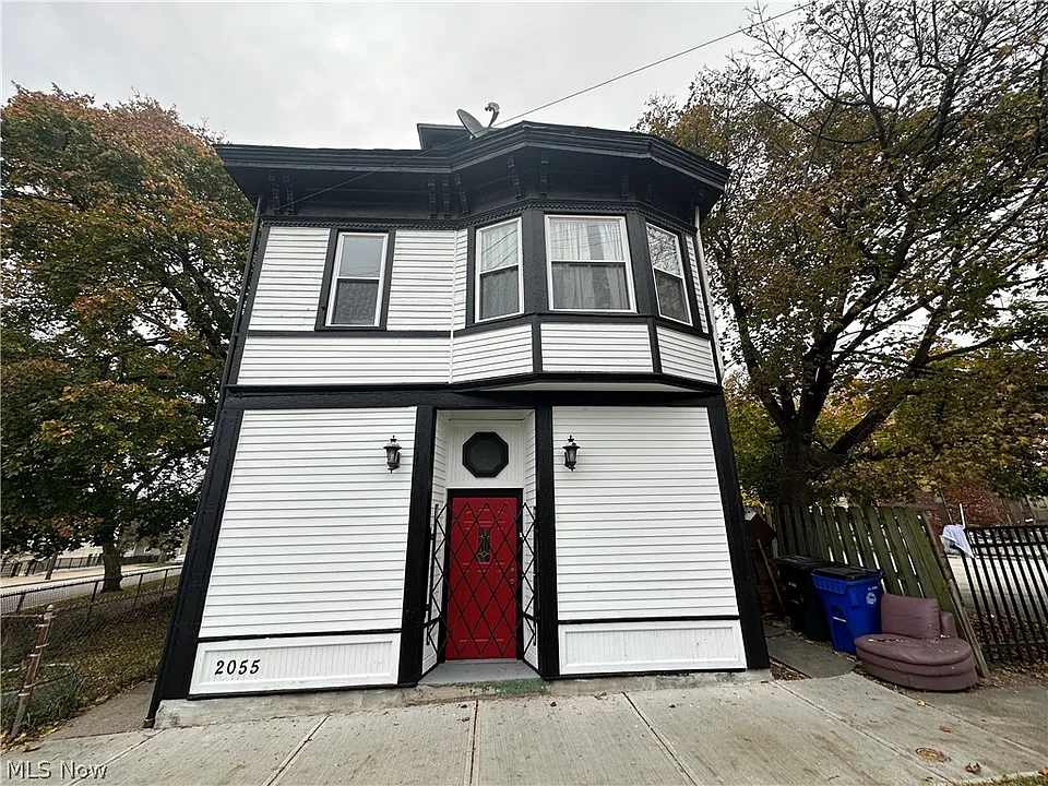 2055 W 65th St #LOWER REAR