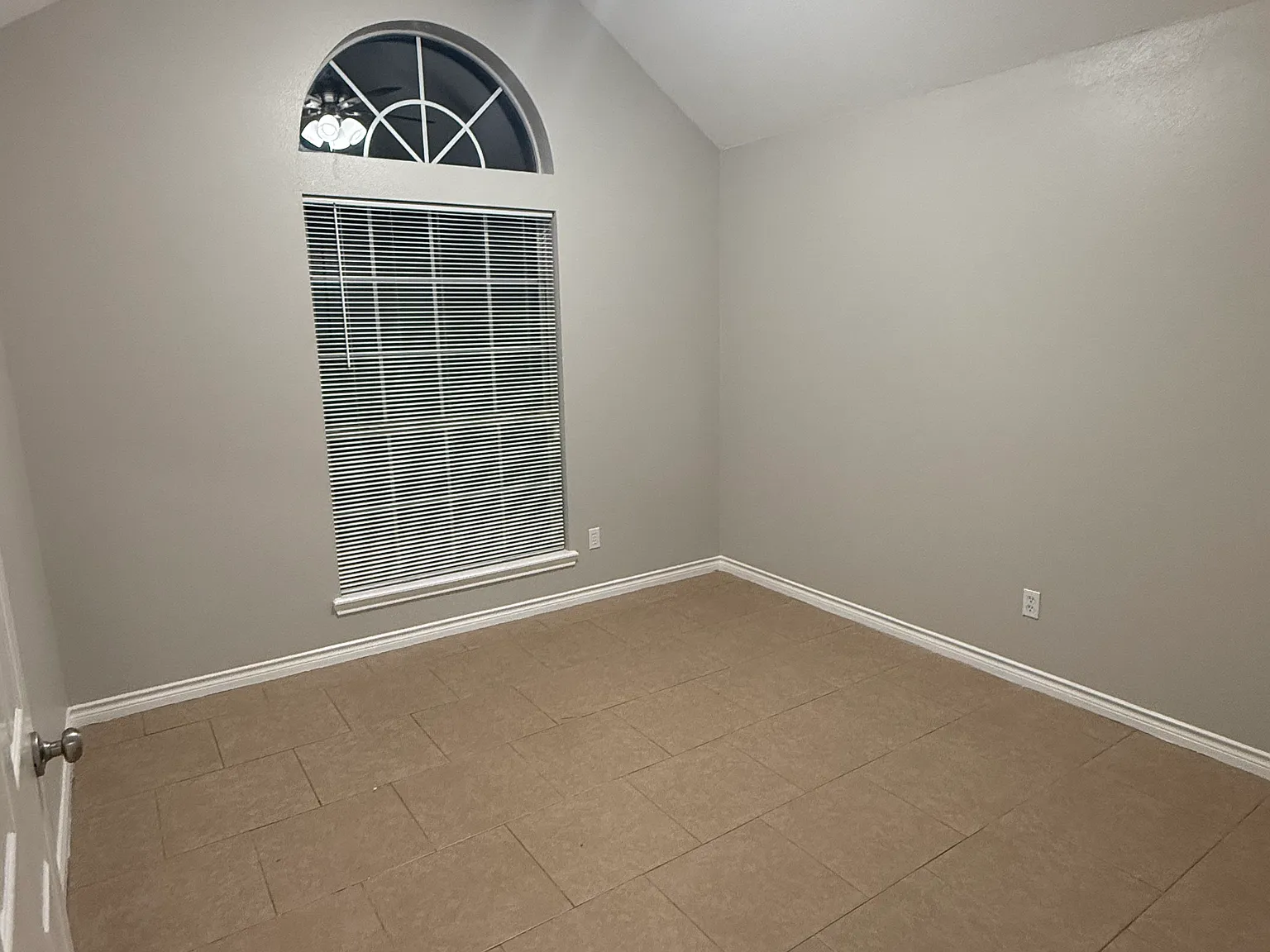 3 bed, 1855 sqft, $2,275 — Photo 3