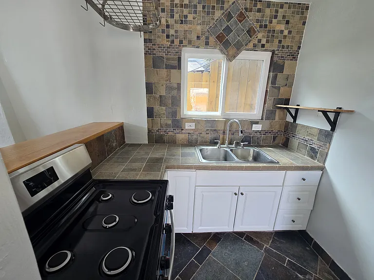 335 E Arbor St — Photo 4