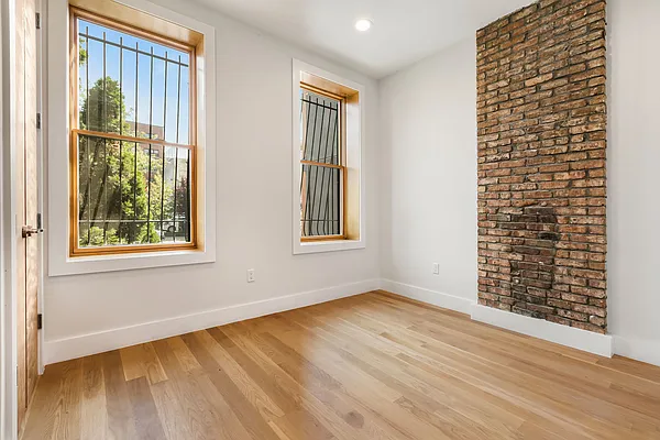 Rented by MNS | media 10