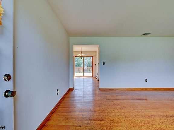 5th image of 129 Irvington Ave