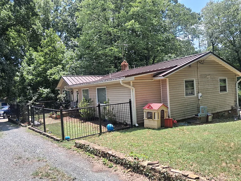 254 Peaceful Hollow Rd — Photo 2