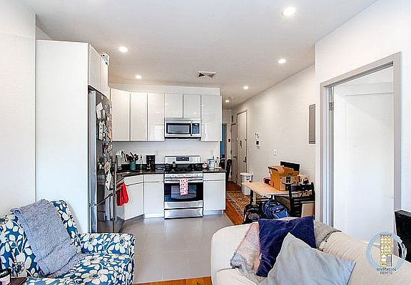3rd image of 429 Greene Ave